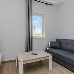 With Parking Space - 21782 דירה