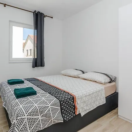 With Parking Space - 21782 Appartement Vir