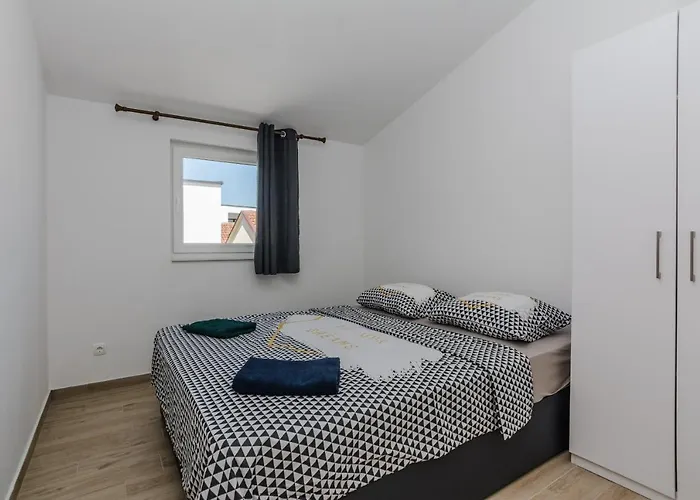 With Parking Space - 21782 Apartmán Vir